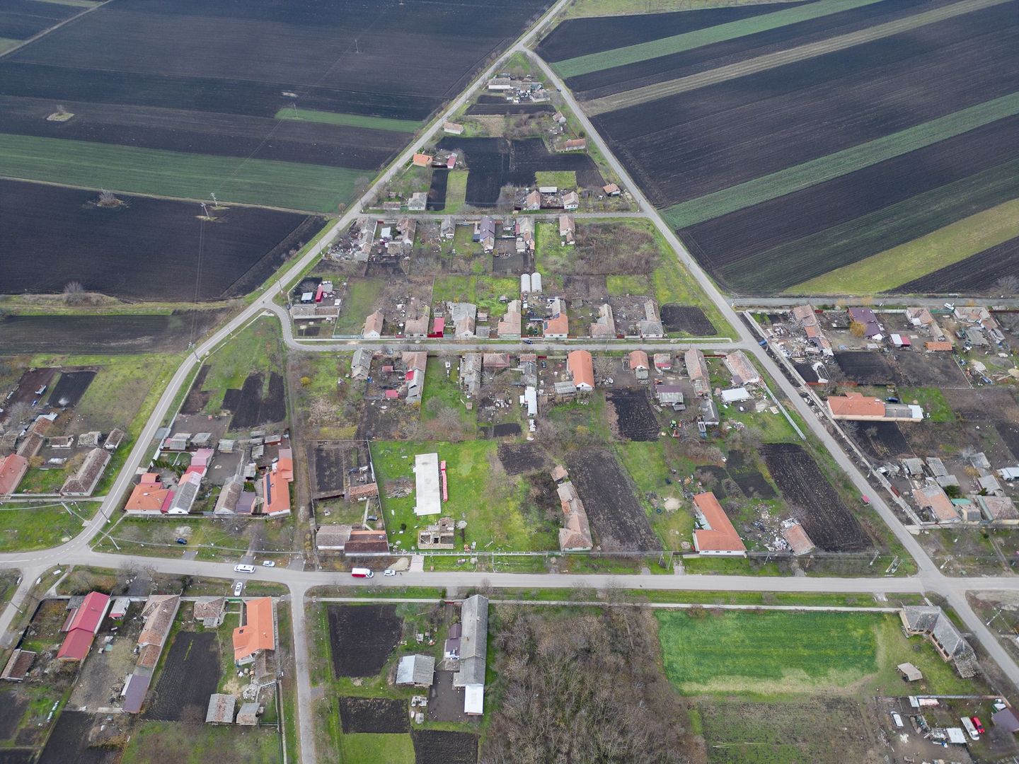 Teren intravilan cu fundatie inceputa si materiale - Poză 3