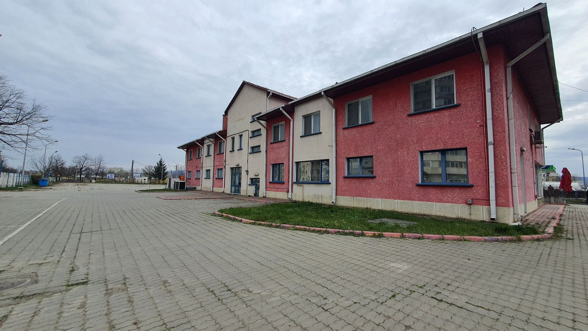 DE ÎNCHIRIAT - Restaurant - Motel - Clădire birouri, Vaslui; - Poză 1