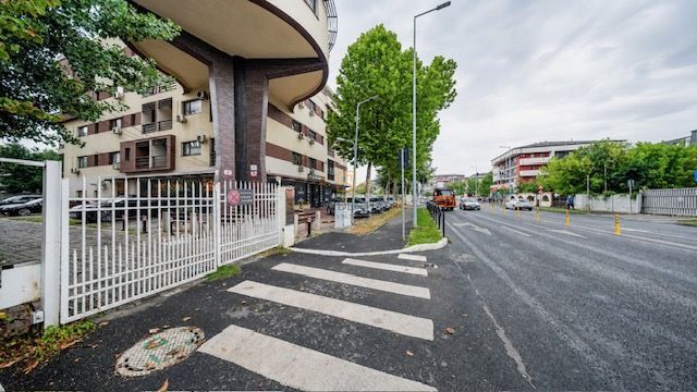 Apartament 3 camere, complet mobilat, decomandat, etaj intermediar - Poză 1