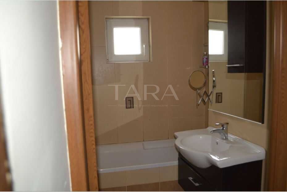Apartament cu 2 camere decomandate, 2 balcoane, zona Aurel Vlaicu. - Poză 6