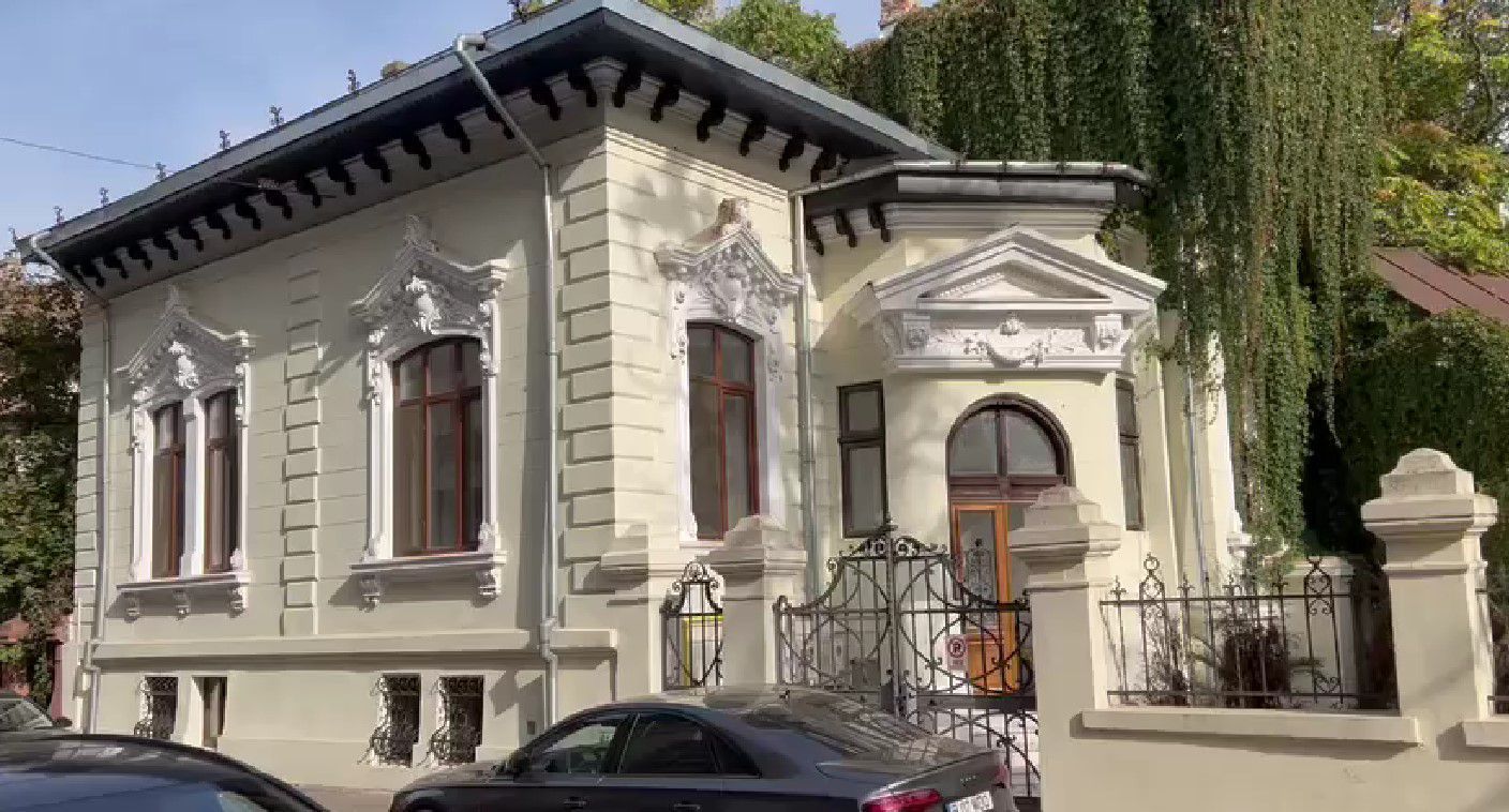Birouri sau cabinete de Lux în Armenească - Poză 1
