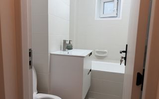 Apartament cu 2 camere în centrul orașului Pașcani, etaj 2, 67 mp, bloc cu lift - Poză 4