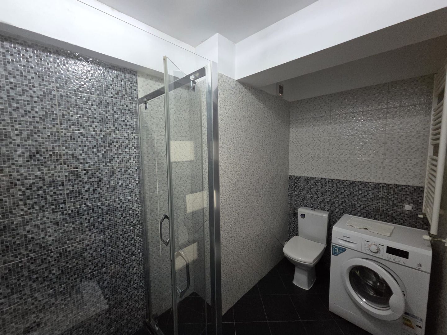 Se oferă spre închiriere apartament 2 camere, complet mobilat - Poză 10