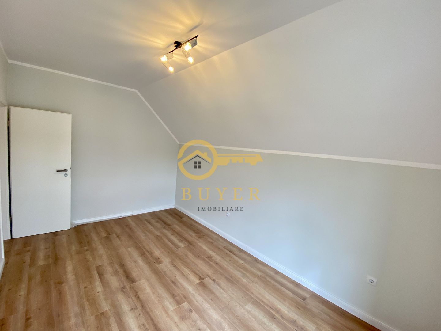 Casa intabulata, finisata LA CHEIE- Talmaciu, zona cu peisaj superb - Poză 16