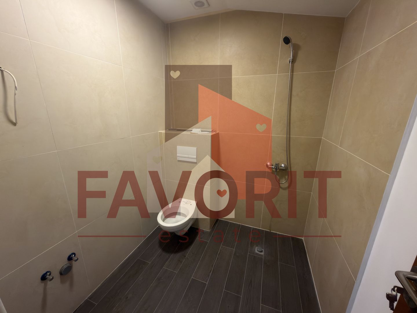 Disponibil imediat. Bloc nou - Poză 7