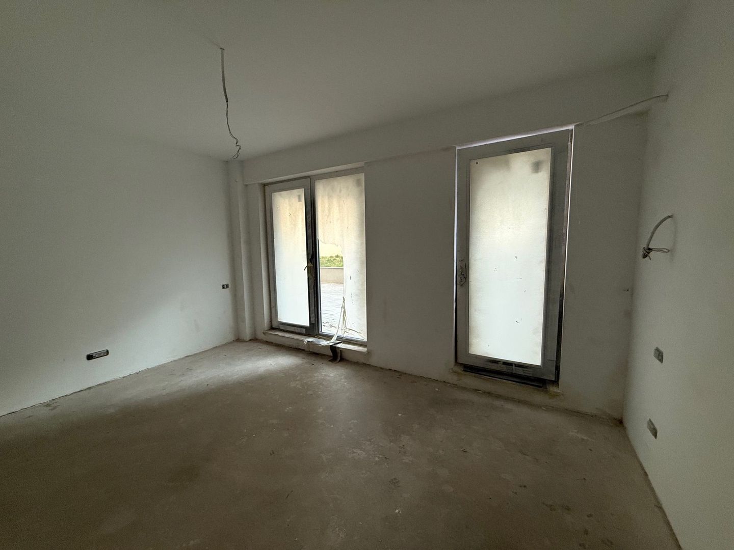 Apartament 4 Camere de Vanzare - Poză 4
