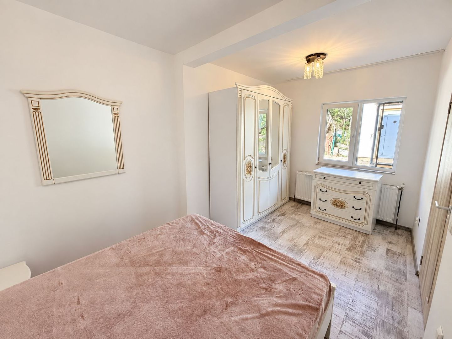 Apartament cu 3 camere și curte privată | Parcul central | Parcare - Poză 5