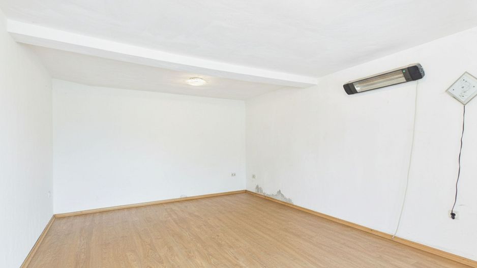 Casă  Sântana cu 3 camere și panouri fotovoltaice - Poză 2