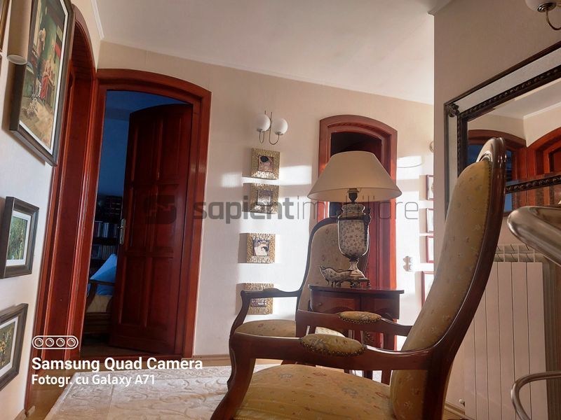 Casa lux cu 5 camere in Rontau - Poză 12