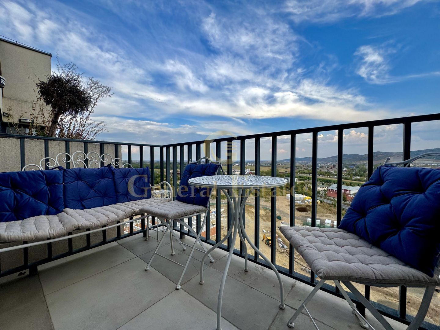 Vânzare apartament cu 2 camere, 56 m.p. în Tătărași - Evergreen Towers - Poză 2