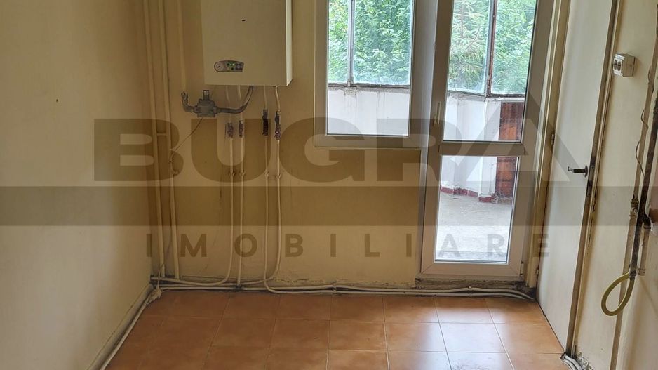 Apartament de 2 camere, decomandat, etaj intermediar, cartier Plopilor - Poză 2