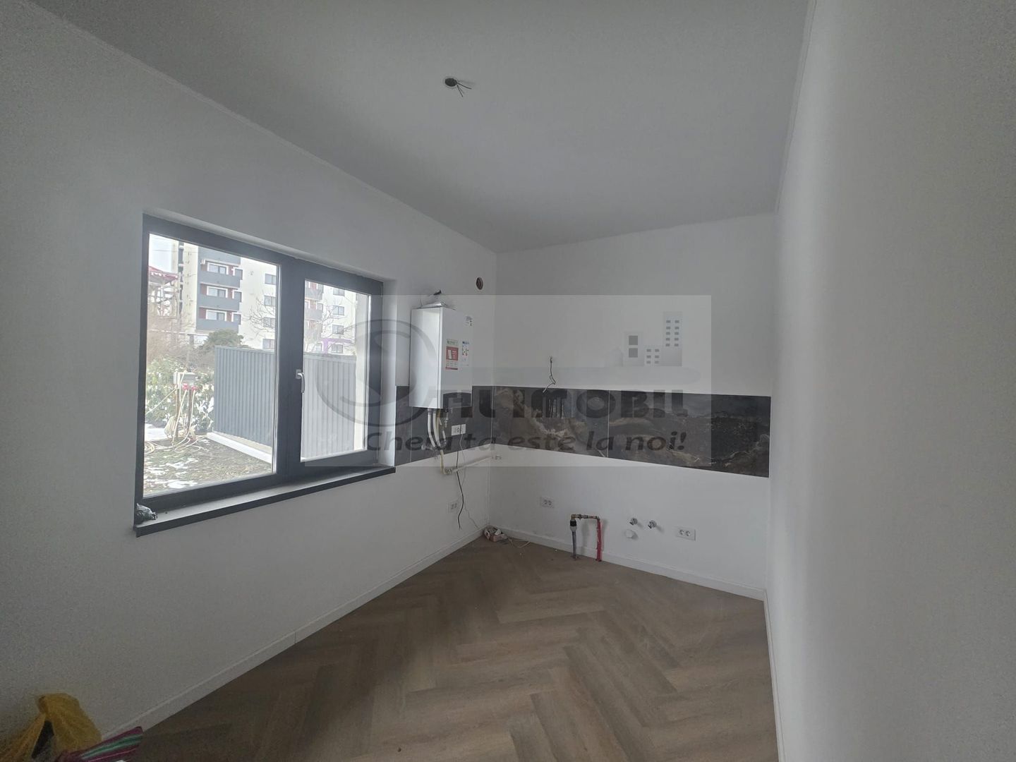Apartament 4 camere dispus pe 2 niveluri - Poză 2