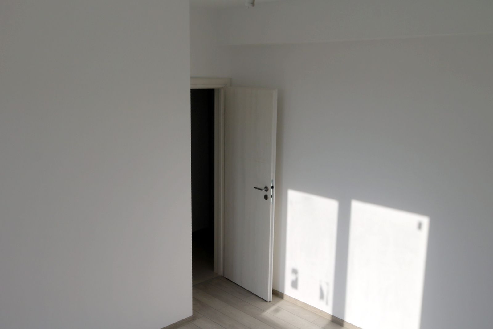 Apartament nou cu parcare - Poză 11