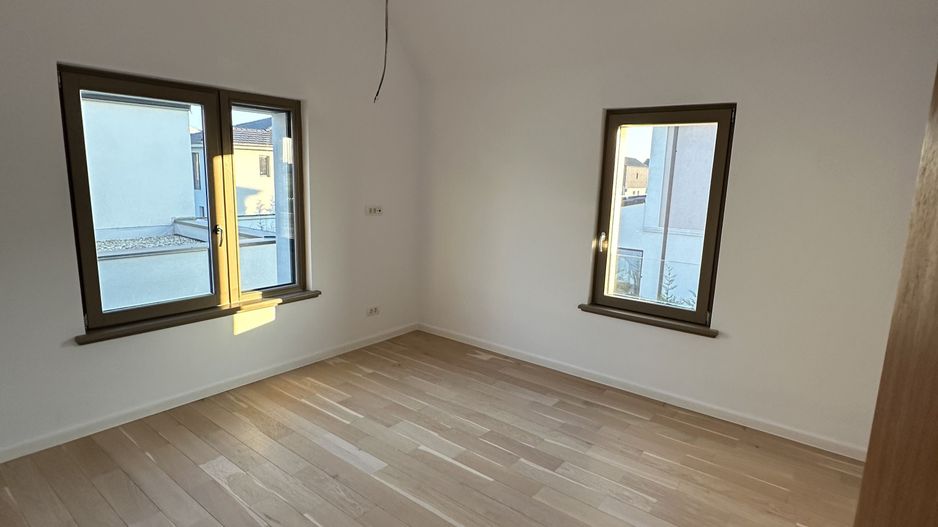 Casa cu 5 camere - Dumbarvita - Poză 23