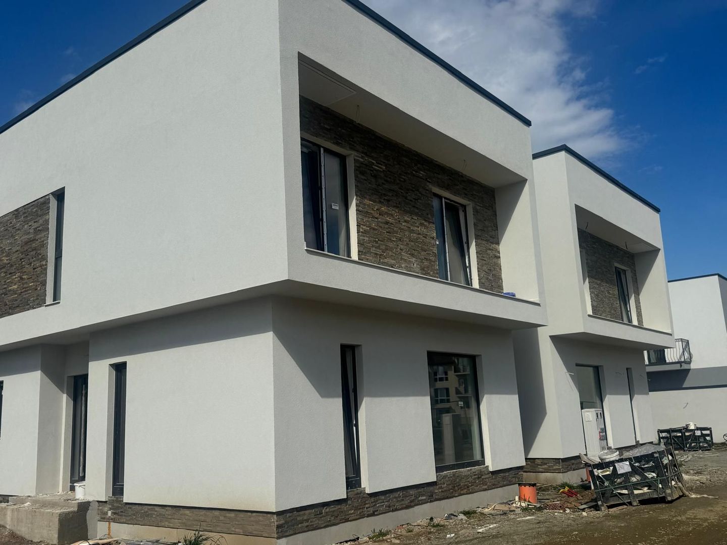 Casa 4 camere, curte generoasă – Șelimbăr, Sibiu - Poză 2