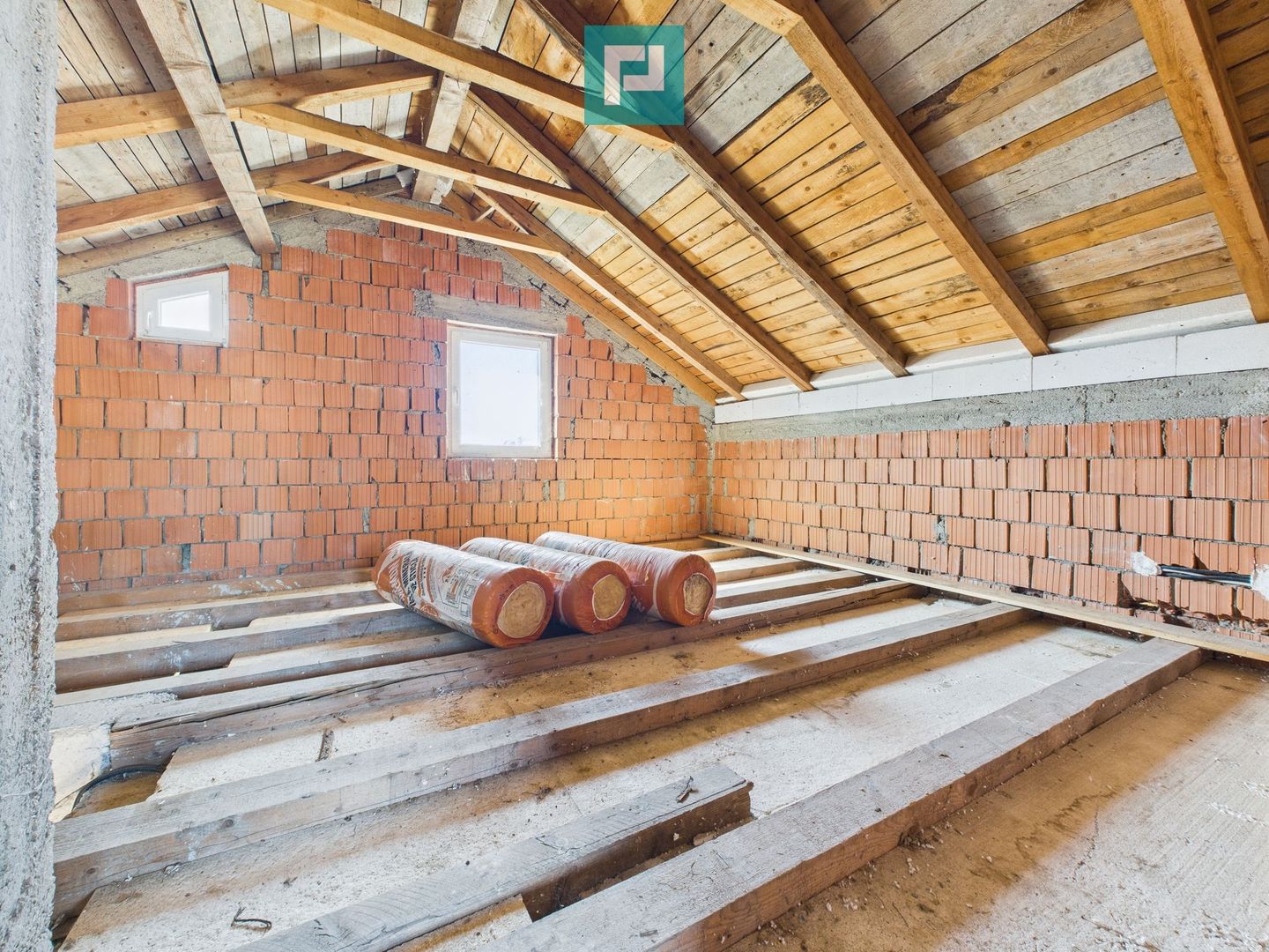 Casa la gri in Frumuseni - Poză 10