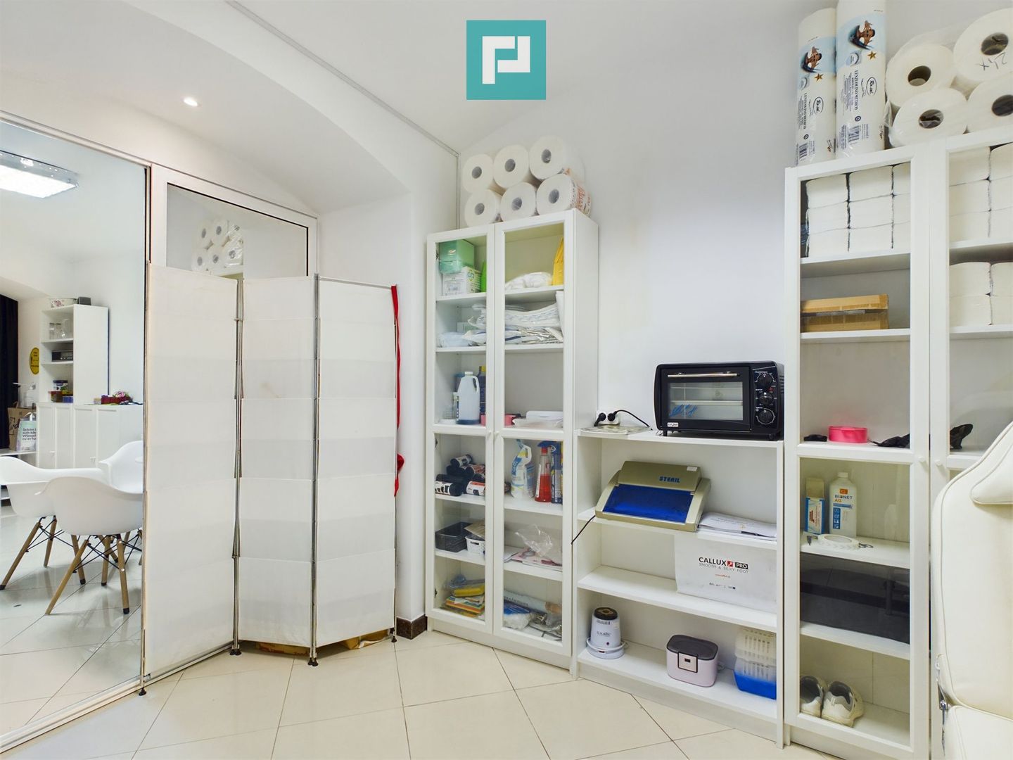 Salon cosmetică, coafor, masaj și relaxare - Poză 13