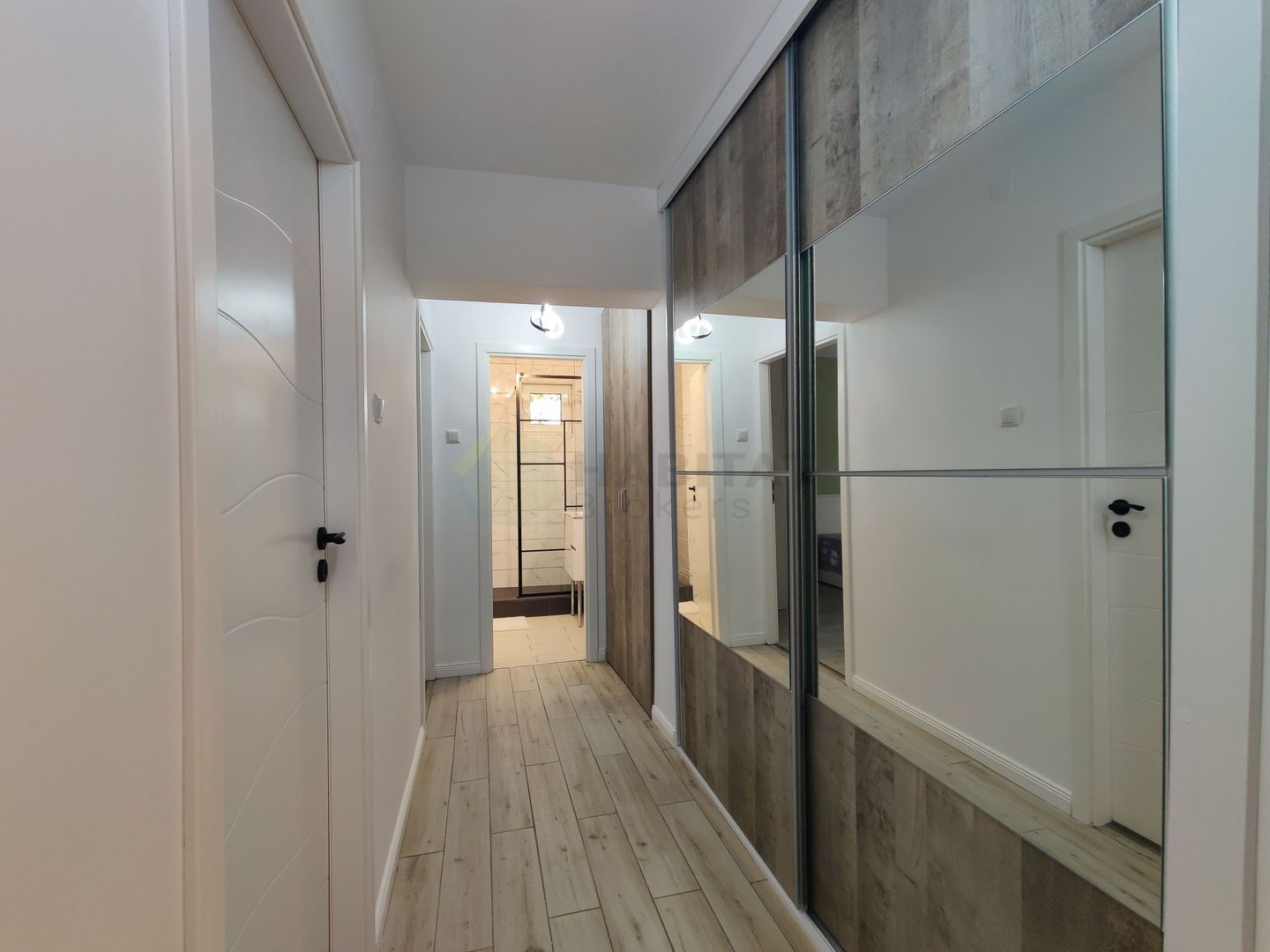 Prima inchirere,  strada Odobesti la intrarea in parc - Poză 6