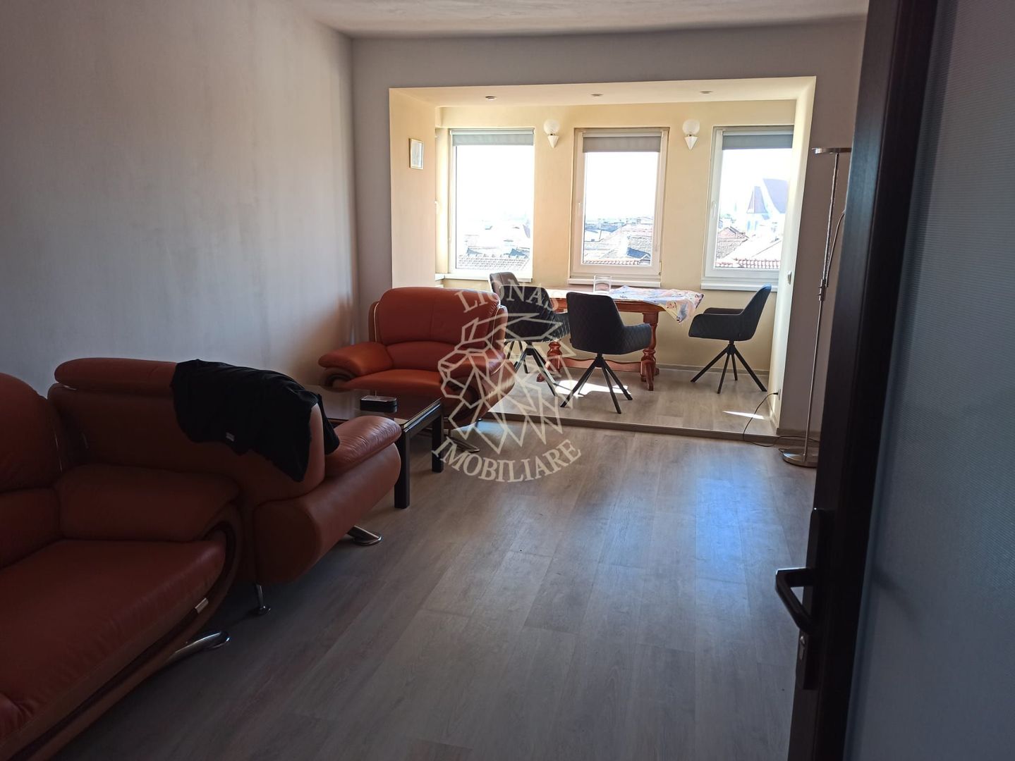Apartament 3 camere 82 mp-balcon-2 bai-etaj 3-parcare-Central - Poză 2