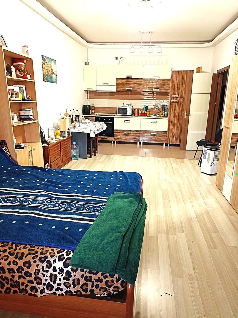 Garsoniera spatioasa zona Coresi - Poză 1