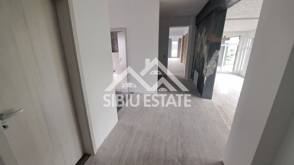 Casa Sibiu Cisnadioara, garaj, piscina, terase panoramice - Poză 18