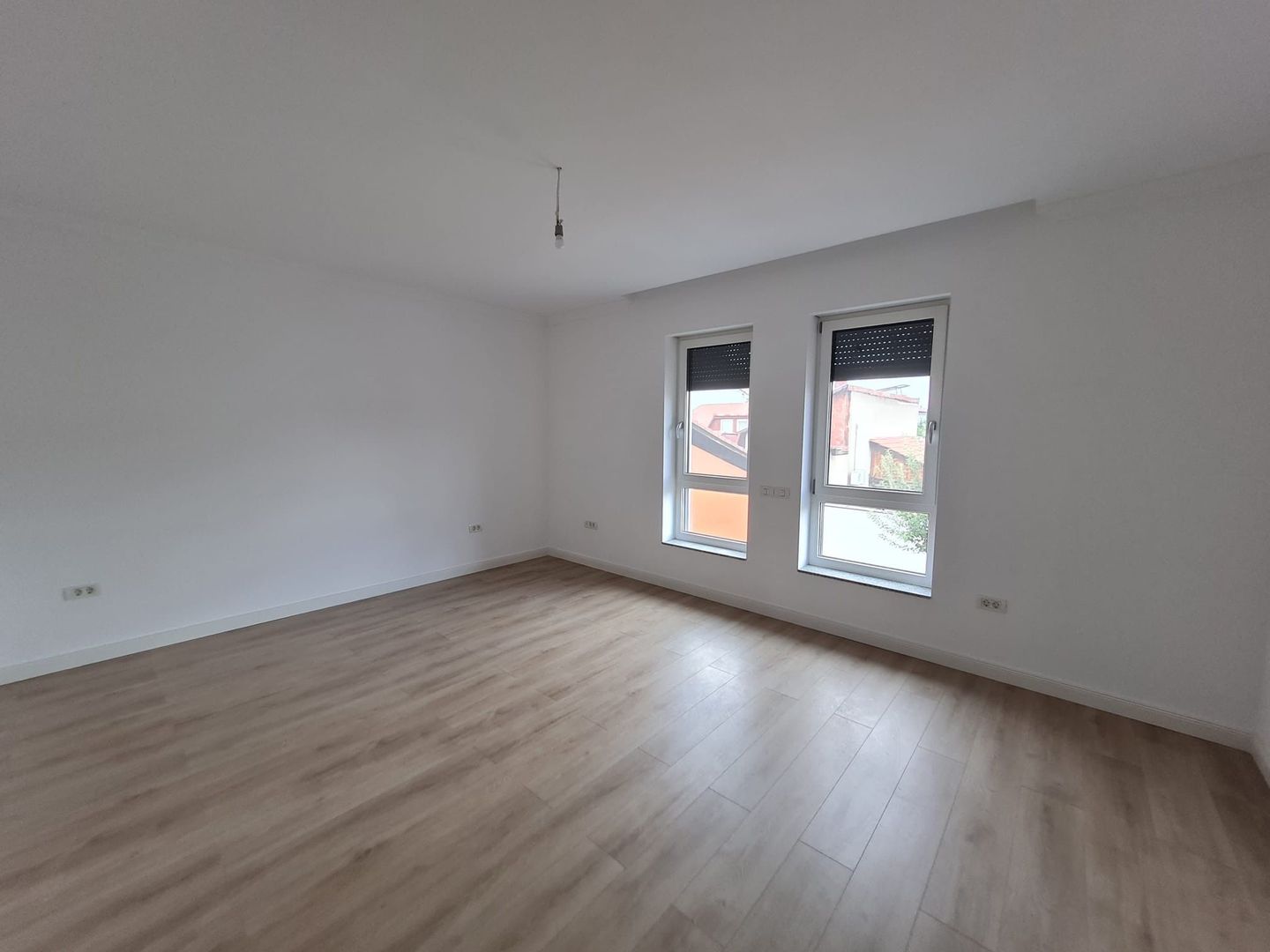 Proiect deosebit la 5 minute de Iulius Town - Poză 4