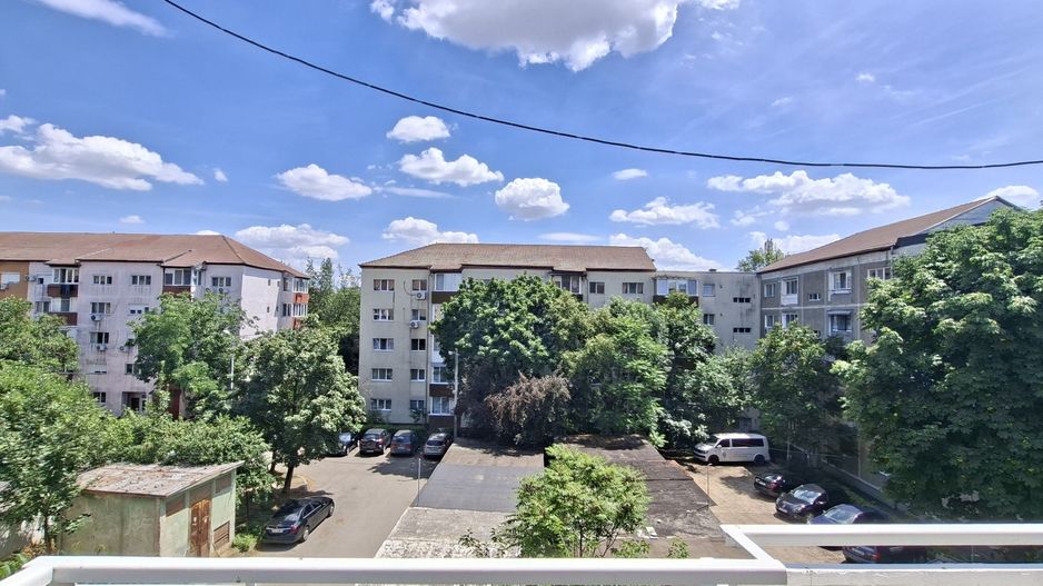 Apartament decomandat 3 camere - zona Torontalului - Poză 5