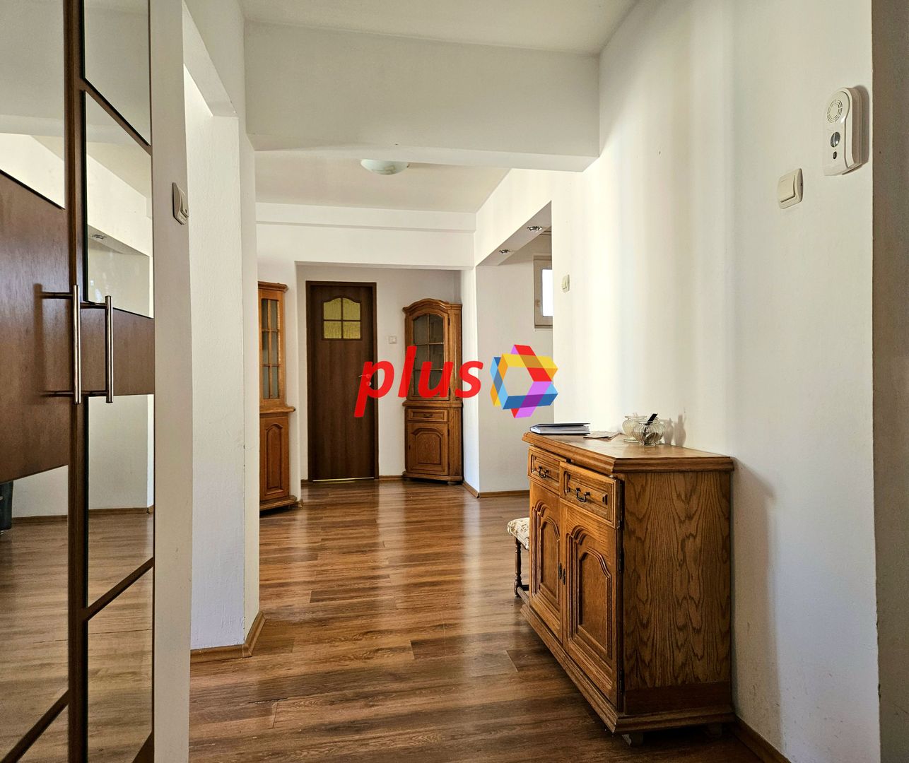Apartament cu trei camere, zona Racadau 70 mp - Poză 1