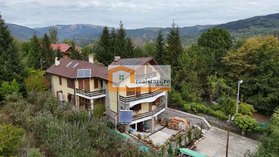 Vedere padure, panouri solare si fotovoltaice, pompa de caldura,  semineu - Poză 37