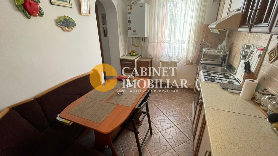 Tudor Vladimirescu str Tepes Voda - decomandat- an 1978 - mobilat - Poză 4