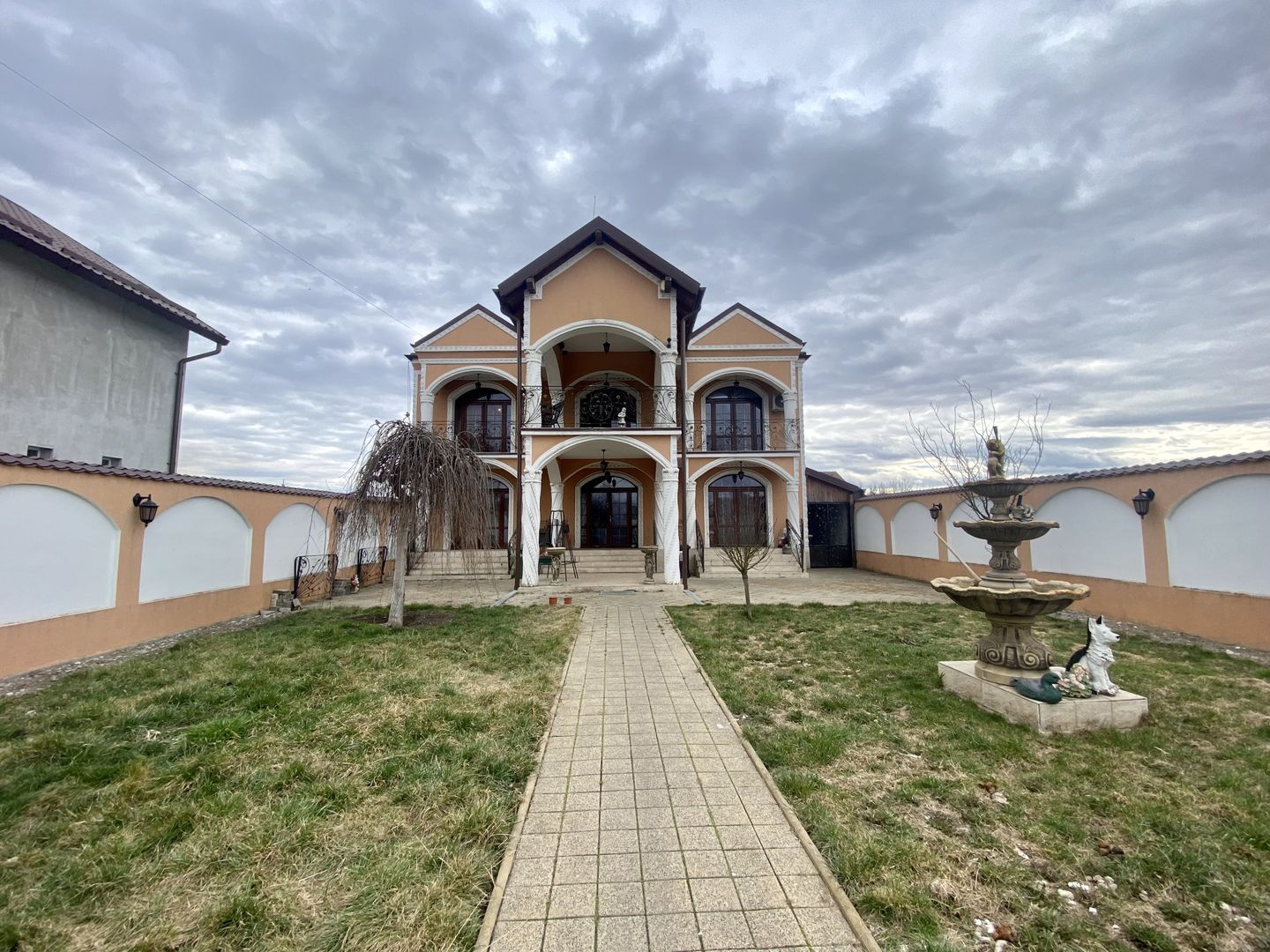 Casă cu teren generos de vânzare în Bod, la 10 minute de Brașov | 1.103 mp teren - Poză 2