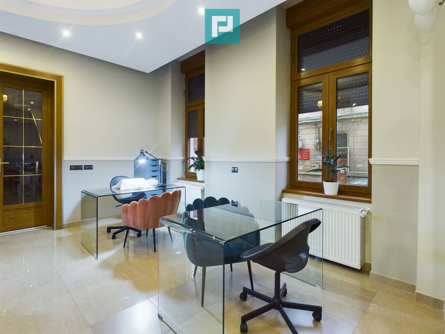 Post manichiură în salon Ultracentral - Poză 2