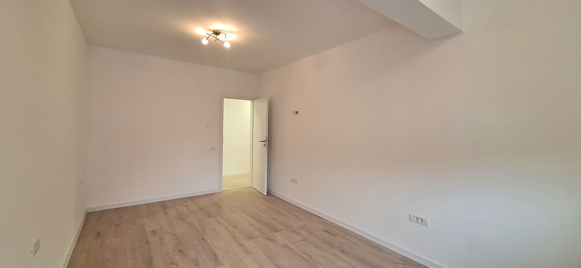 Apartament cu 3 camere si loc de parcare - Kaufland - Poză 18