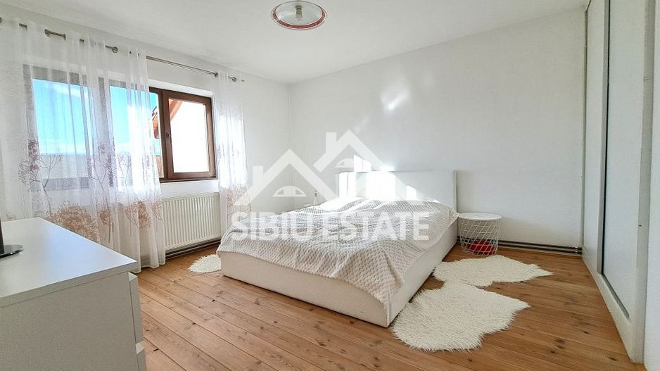 Casa Sibiu cu pivnita si garaj, curte mare - Poză 4