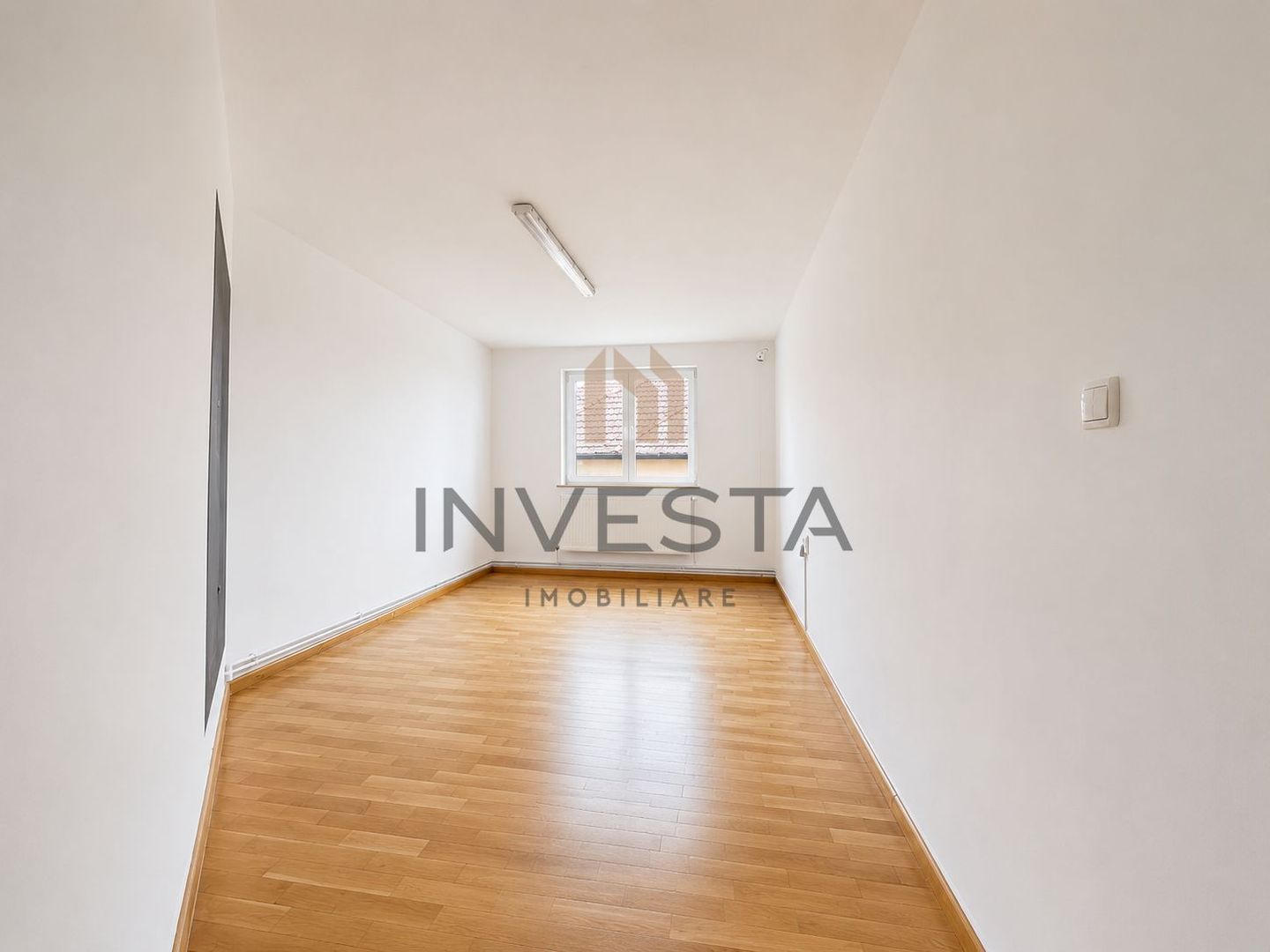 Vila spatioasa cu 15 camere de inchiriat in zona Andrei Muresanu - Poză 12