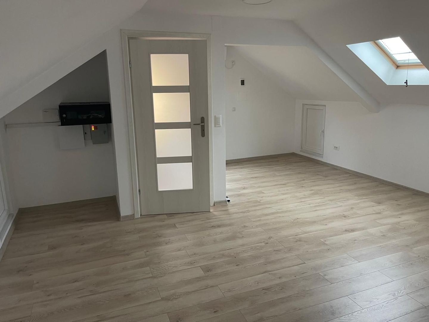 Chirie casă 3 camere ,terasa, curte acces auto – par Bratianu-1000 e/l - Poză 6