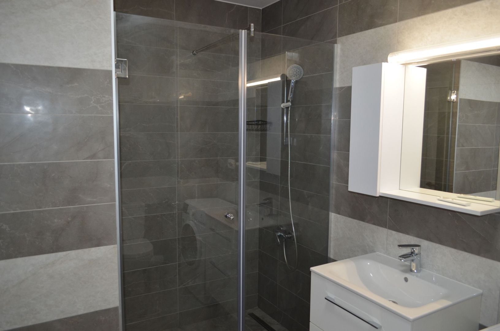 apartament zona Vivo cu 2 camere si parcare exterioara - Poză 11