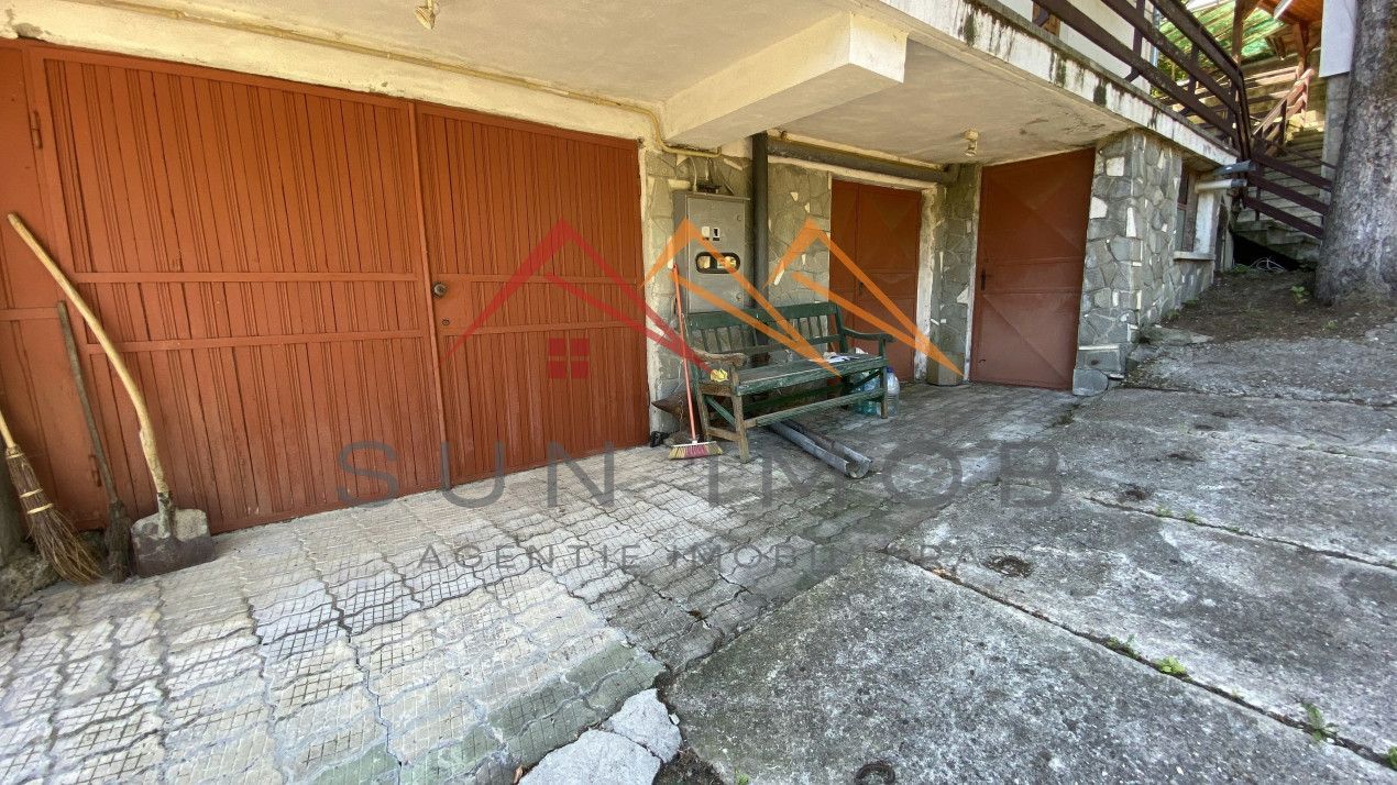 Vila de vanzare, teren 3100 mp, 7 camere, 6 grupuri sanitare, 3 CT, an 1997 - Poză 67