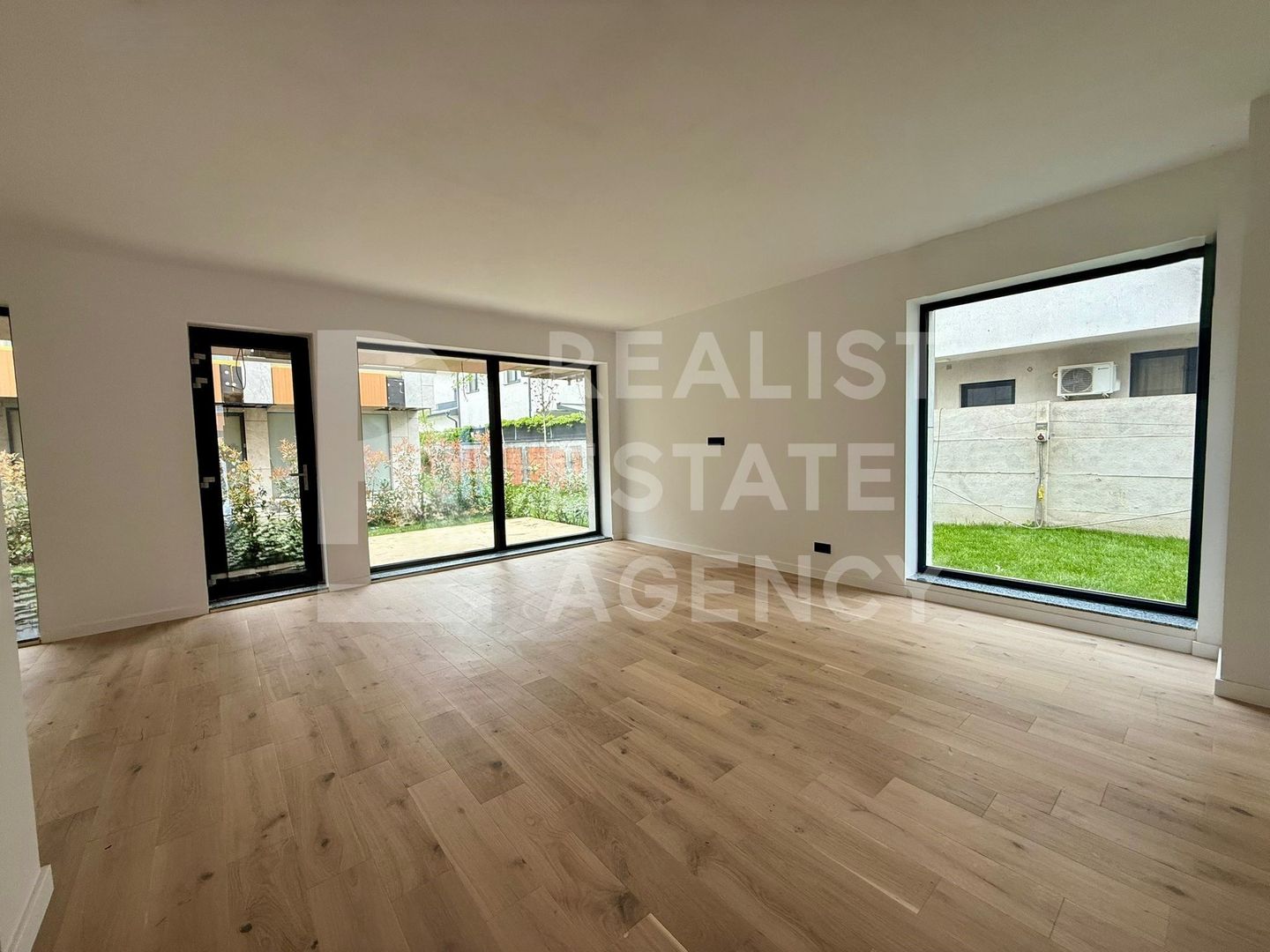 Vilă sustenabilă - panouri fotovoltaice, pompe de căldură, Pipera - Poză 4