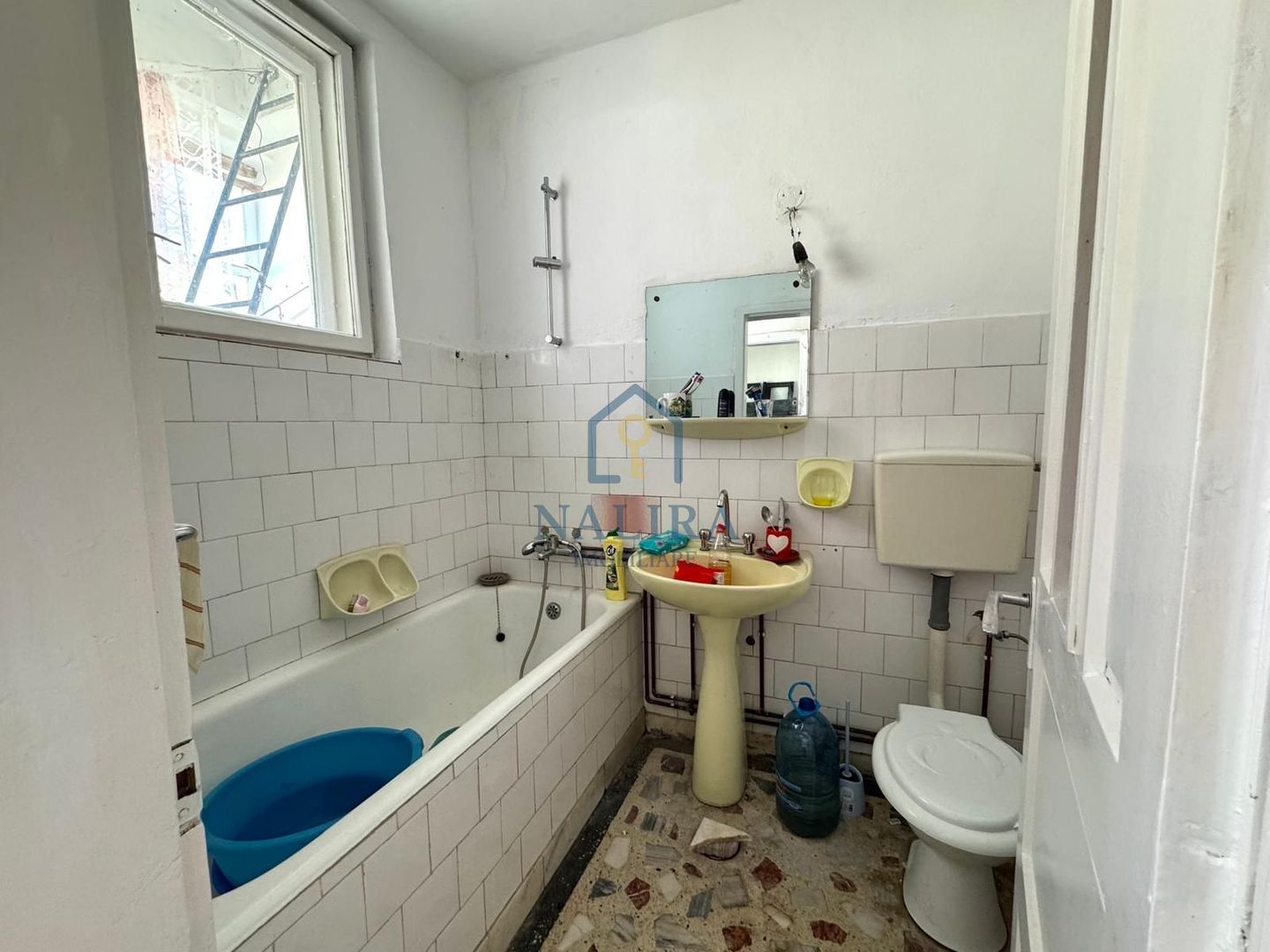Apartament tip casa de vanzare  P+2  cu garaj -  Sasar - Poză 20