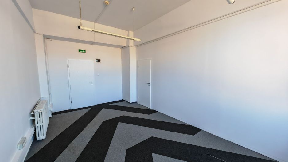 Birouri spatioase in cladire de birouri - Poză 1