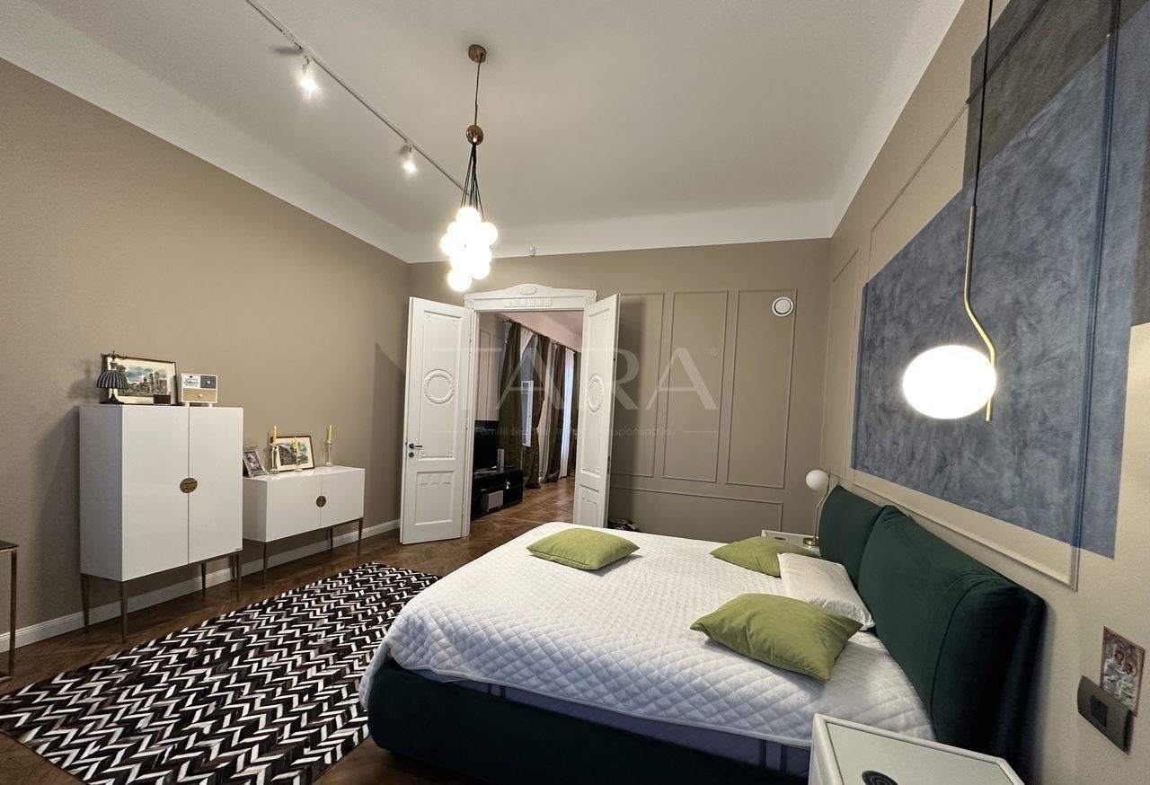 Eleganță, lumină și liniște – 3 camere în inima Clujului - Poză 13