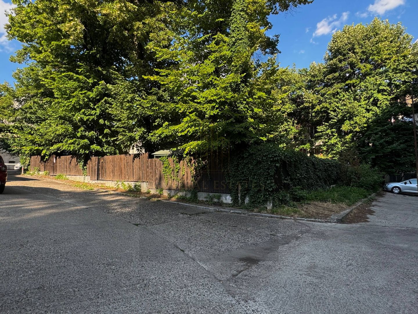 Spre Vânzare Proprietate remarcabilă cu 6 camere în inima Iașului ! - Poză 20