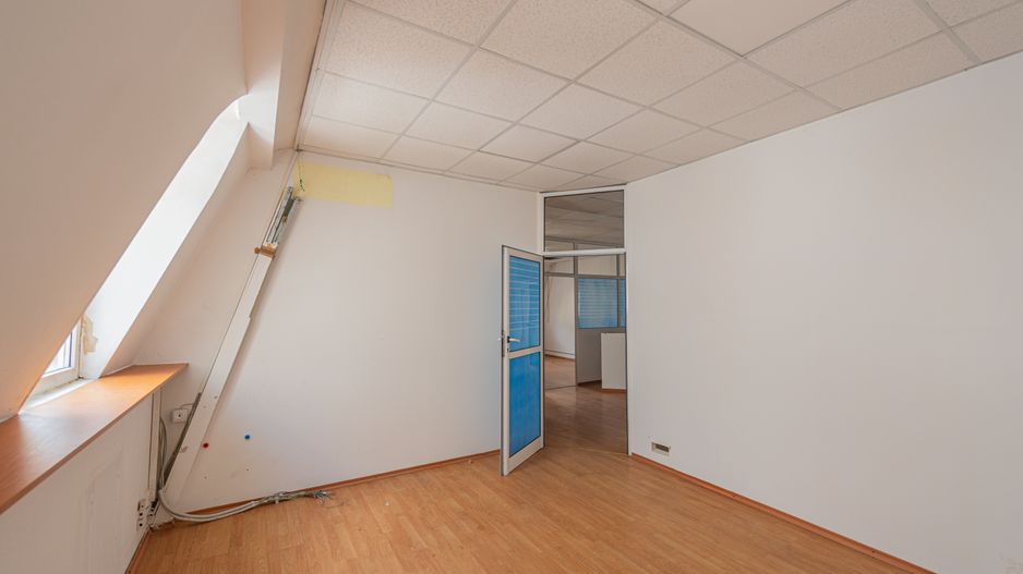 Spatiu comercial de inchiriat, 9 camere, 3 bai, Universitate, 120mp - Poză 7