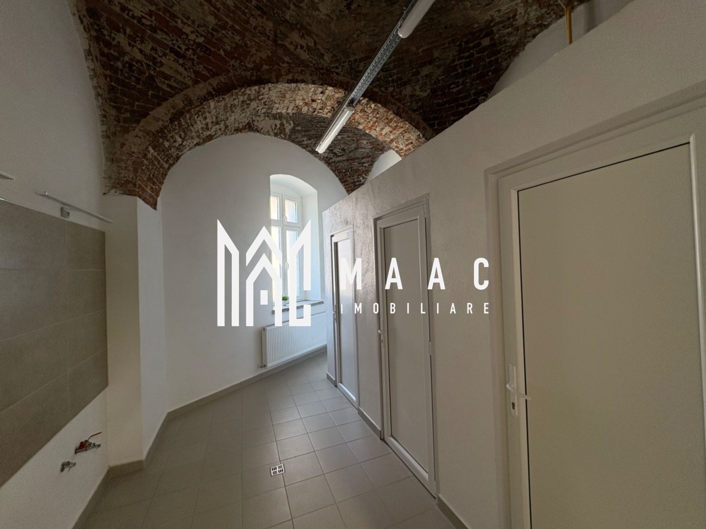 Casa ultracentrală cu potențial mixt – 1285 mp, acces dublu - Poză 6