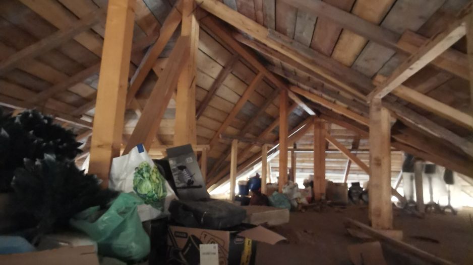 Casa la rosu în Plaiul Vulcănești - Poză 13