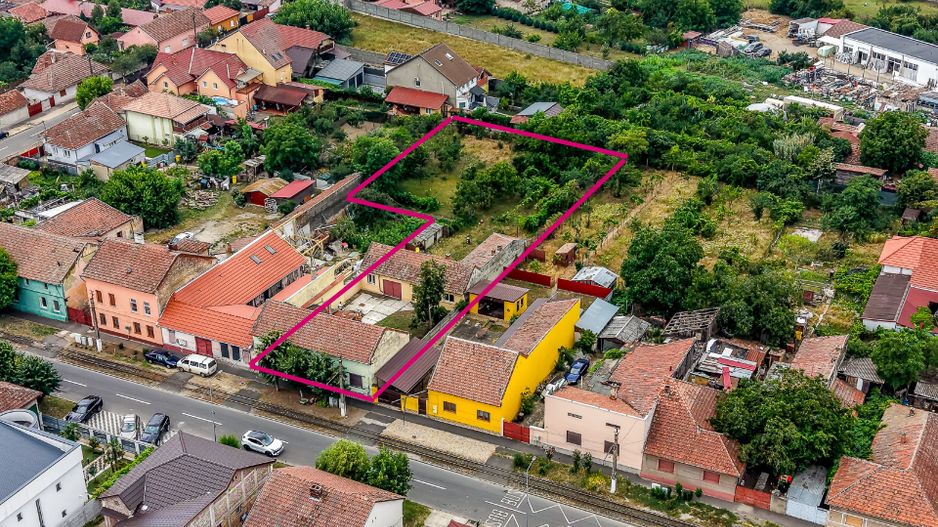 Casa cu potential multiplu cu teren generos pe strada Dunarii - Poză 1