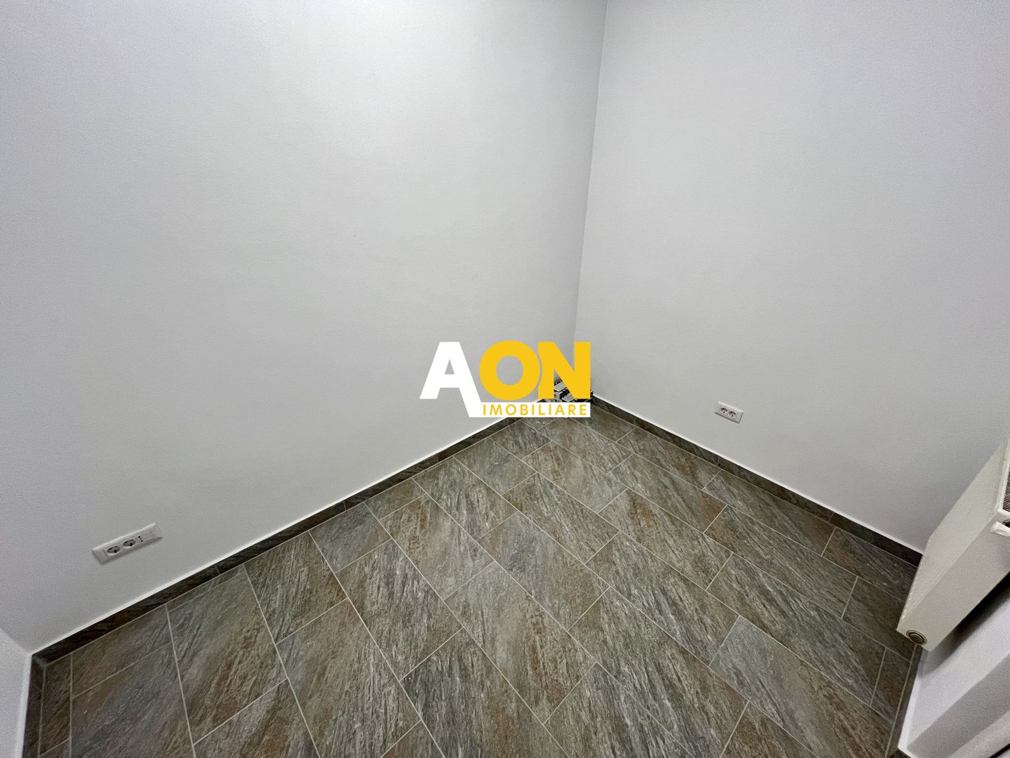 Spațiu Comercial, Trafic Pietonal, Complet Renovat - Poză 6