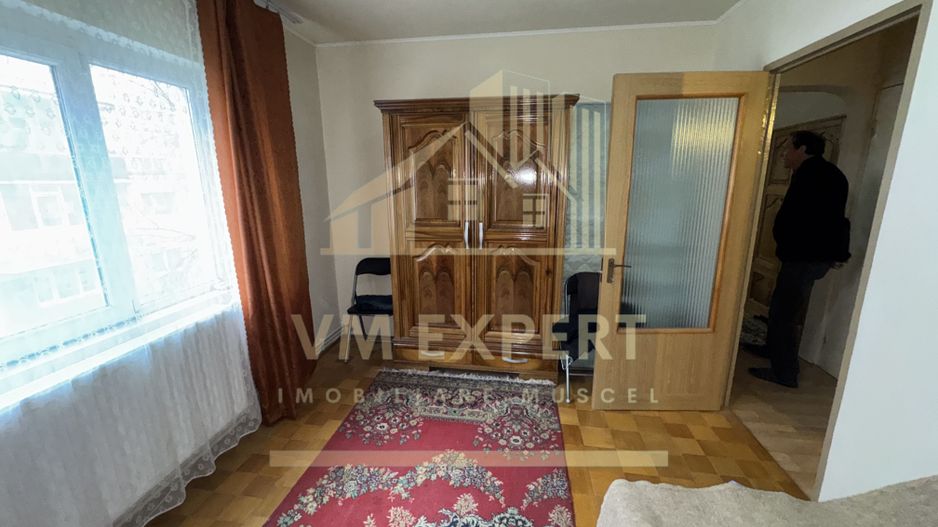 APARTAMENT 2 CAMERE ETAJ 2 CAMPULUNG VIȘOI - Poză 3