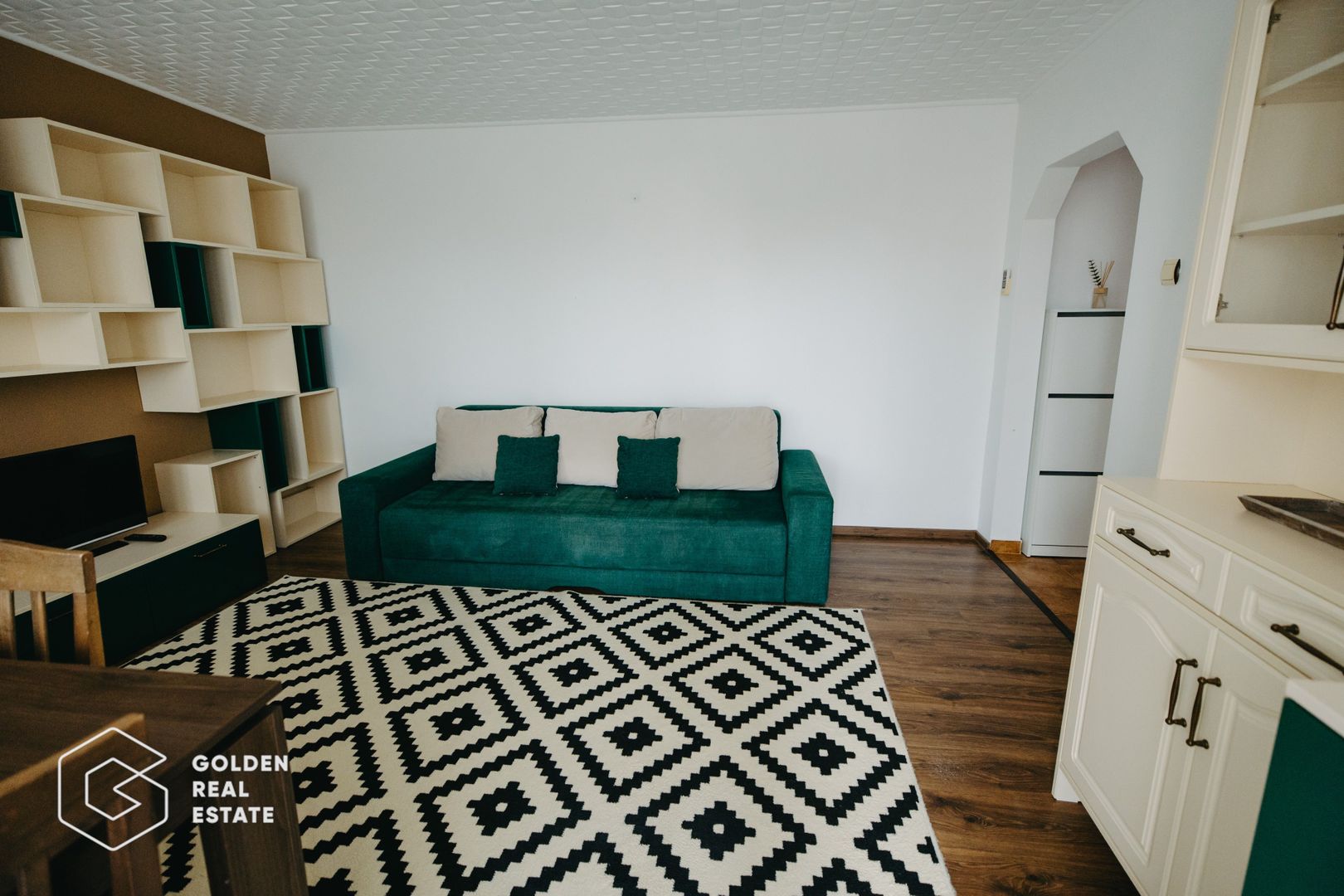 Apartament cu 4 camere, complet utilat și mobilat, zona Vlaicu - Poză 2